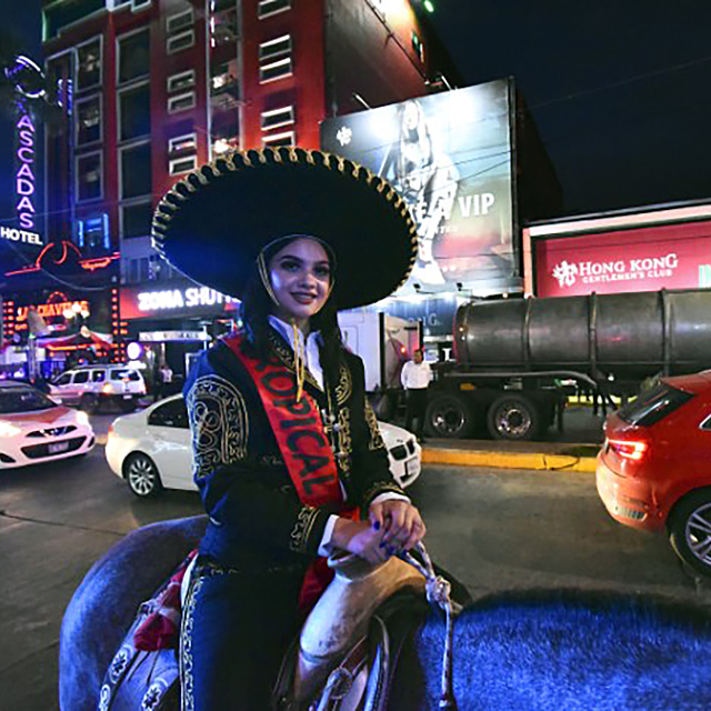 Celebrando la Independencia de México en el Tropical Bar